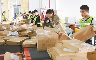 貫通線上線下銷售網(wǎng)絡 寧波物流系統(tǒng)積極備戰(zhàn)“雙十一”